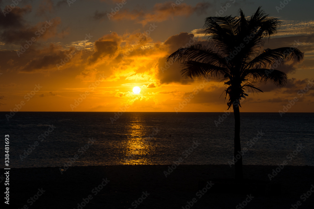 Schöner Sonnenuntergang in der Karibik 