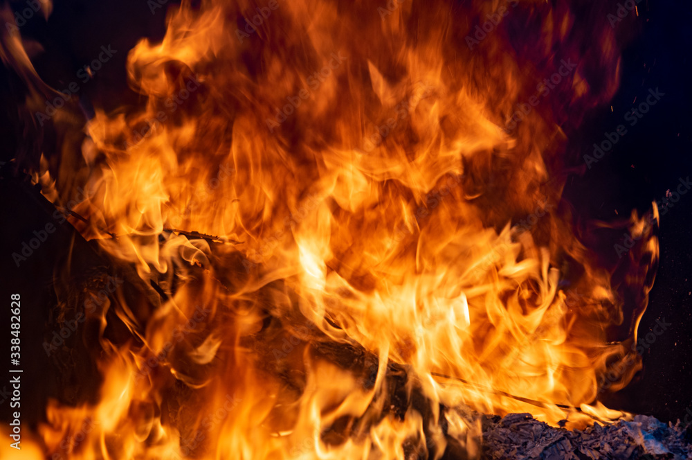 The fire, burning debris, there is no focus. Large burning fire. The fire, burning debris, there is no focus. Large burning fire.