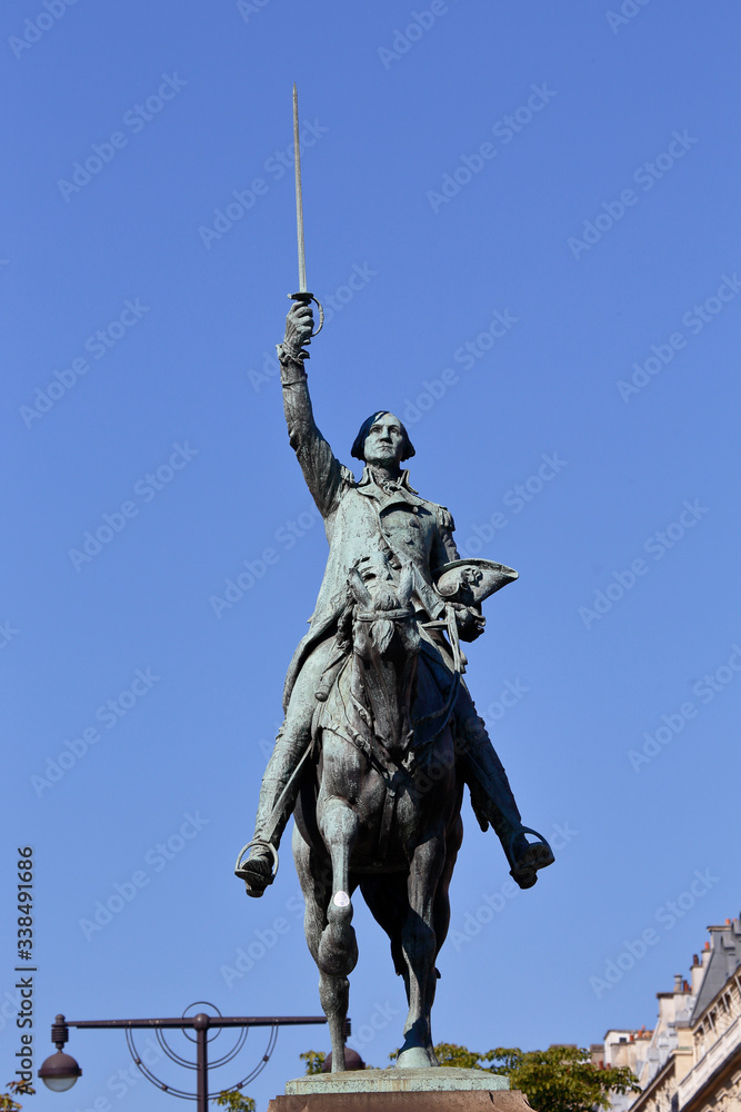 Statue depicts General George Washington, 