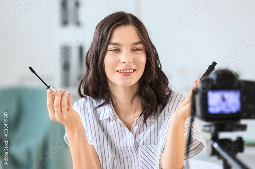 Young beauty blogger record...