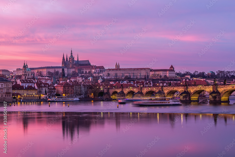 Fototapeta premium Charles Bridge and Prague Castle at Sunset