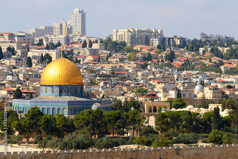 Fototapeta premium Dome of the Rock and the old city of Jerusalem. Israel