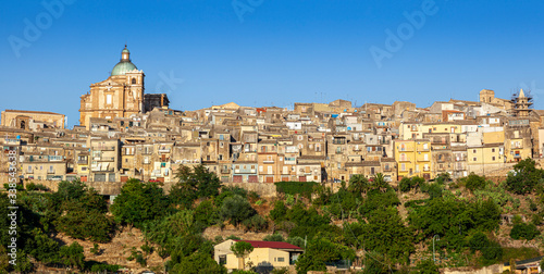 Cuadro en lienzo Panoramic view of the city of Piazza Armerina (Sicily)