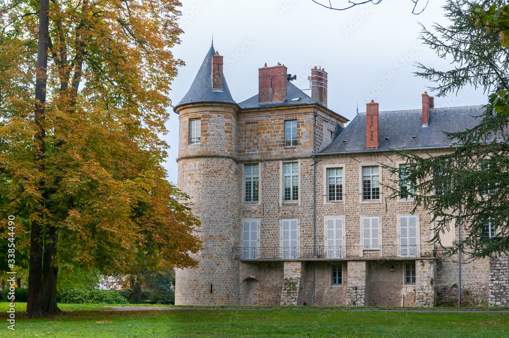 Chateau et mairie de Nangis en Seine et Marne