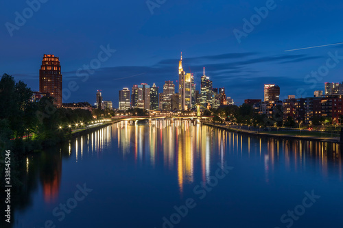 Deutschherren Bridge in Frankfurt after sunset in blue hour. © Roman Bjuty