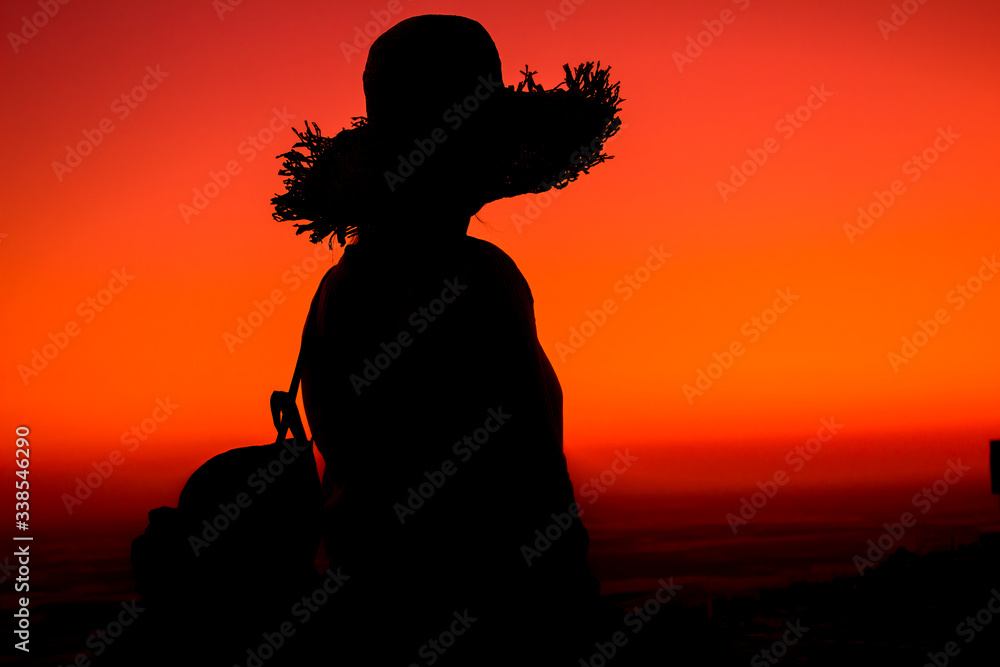 tourist woman hat silhouette