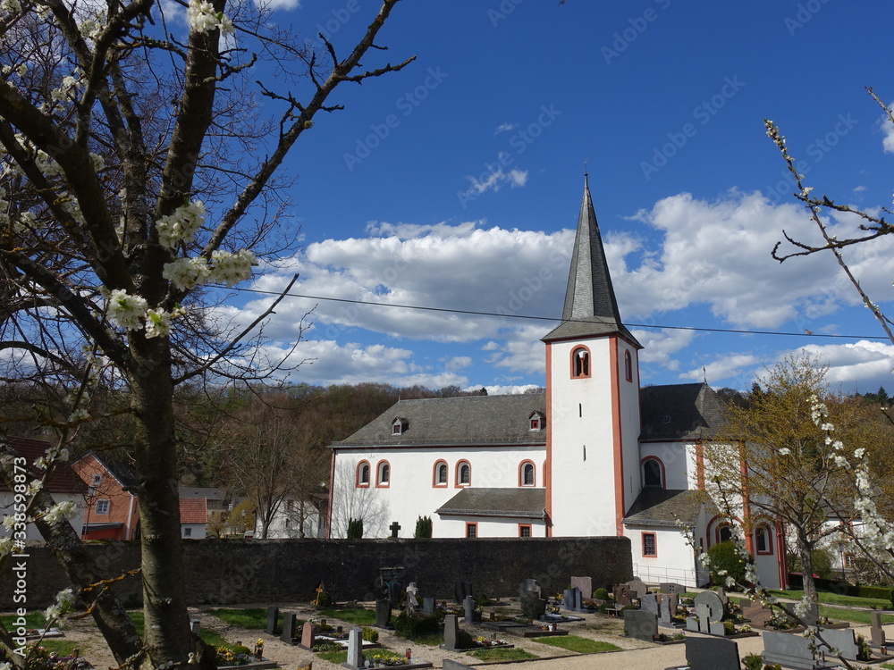 romanische Klosterkirche St. Leodegar Niederehe romanische Klosterkirche St. Leodegar Niederehe