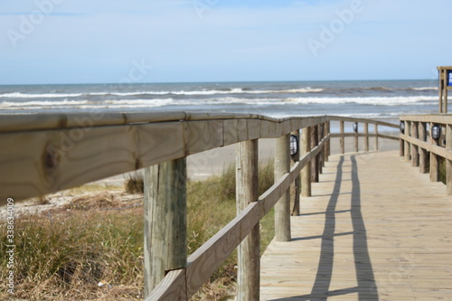wooden walkway to the beach © Marcio