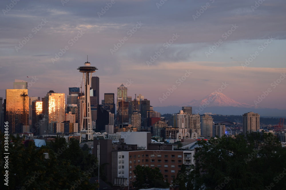Fototapeta premium Seattle skyline at sunset
