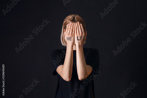Depressed young woman on da...
