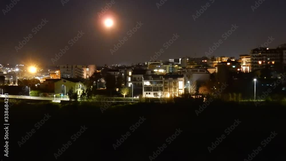 Time lapse su Benevento con luna piena Time lapse su Benevento con luna piena
