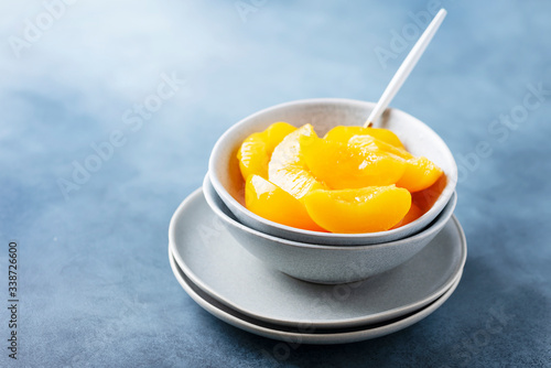 Bilde på lerret Sweet canned peaches
