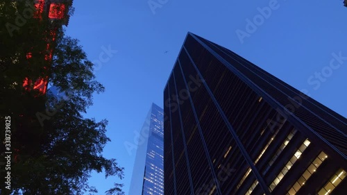 Glassy Skyscraper in New York city in 4K Slow motion 60fps photo