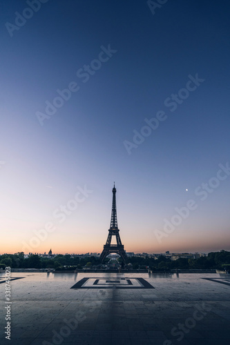 View of the Eiffel tower, Paris © Rawpixel.com