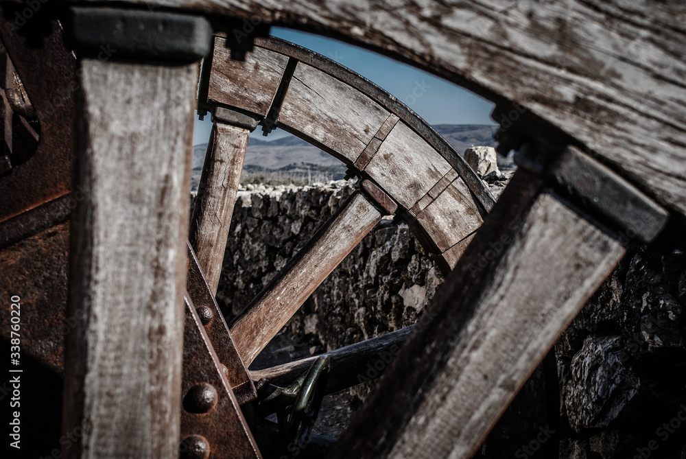 Cart wheels detail