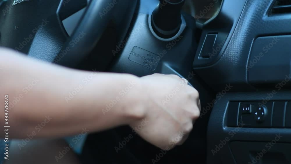 Start or stop engine of the car Start or stop engine of the car