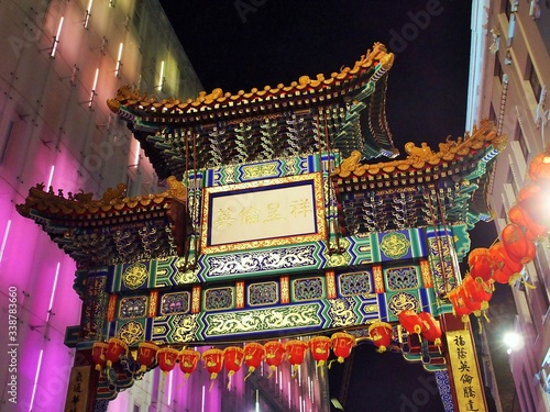 Photography Farbenfrohes Tor bei China Town in London
