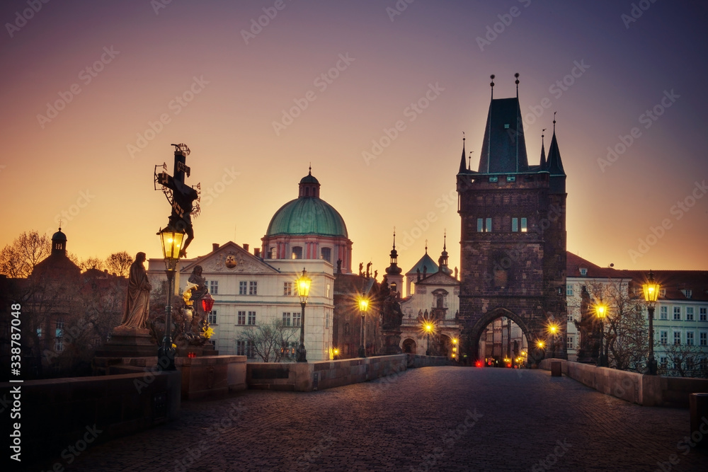 Fototapeta premium Sunrise on the Charles Bridge in Prague April 8th 2020