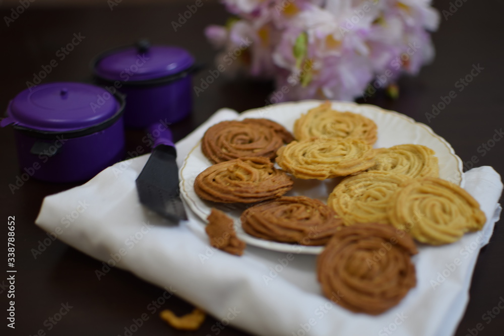 Chocolate and vanilla flavor whole wheat cookies Chocolate and vanilla flavor whole wheat cookies