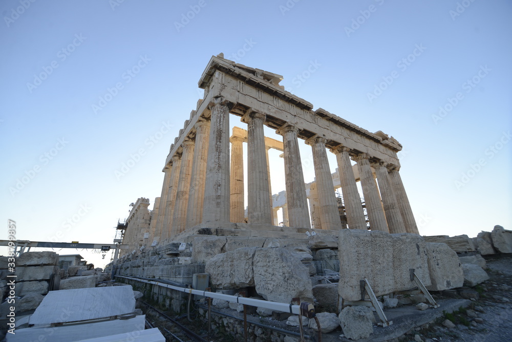 Obraz premium Parthenon in Athens, Greece, on a sunny day. Ancient ruins. Ancient marble temple. Mediterranean architecture