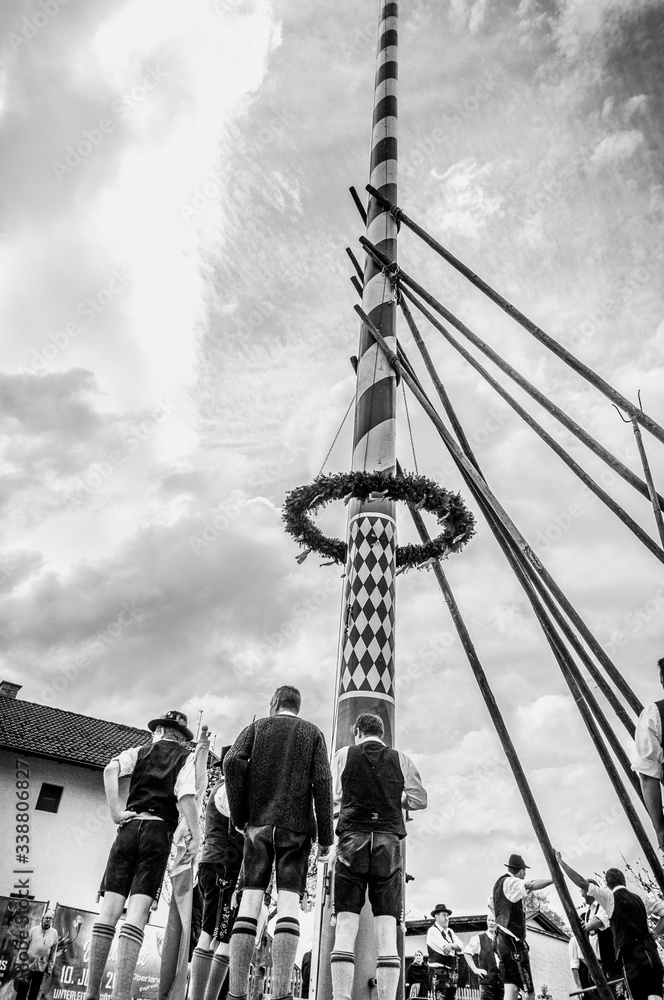 Obraz premium SchwarzWeiß Maibaum