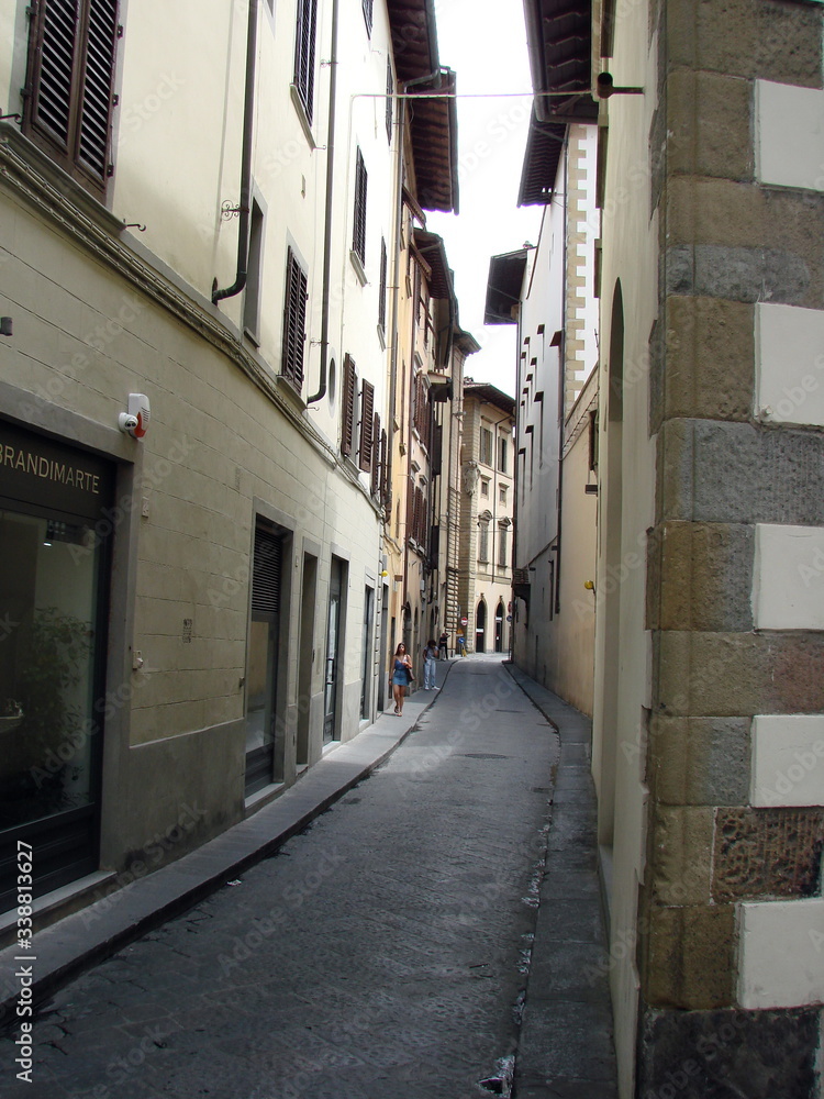 The small and narrow streets of the central medieval part of the city gently and easily lure tourists into their mazes.