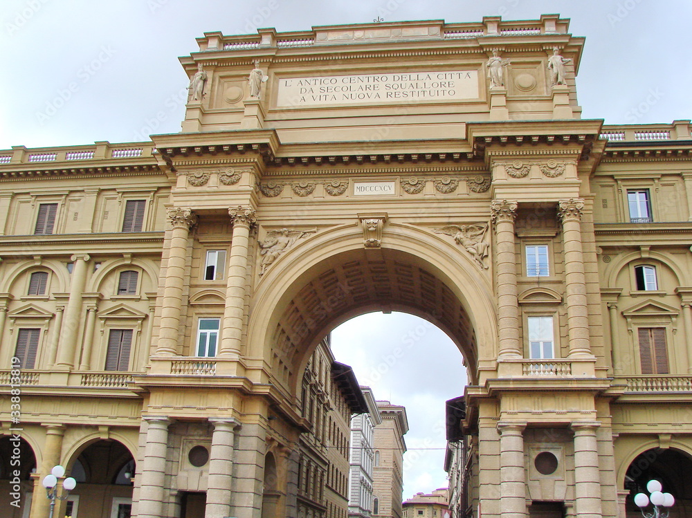 It is impossible to look away from the uniqueness and architectural skill of Florence Renaissance palaces.