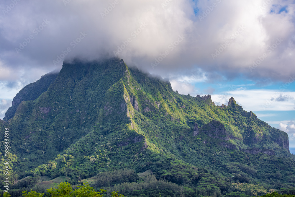 Mont Rotui de l'ile de Moorea Mont Rotui de l'ile de Moorea
