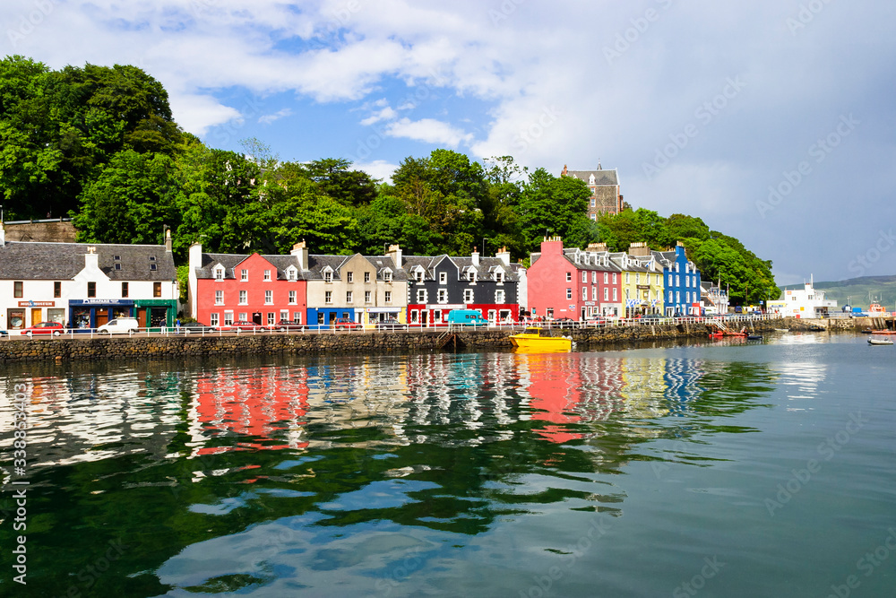 Beautiful colorful houses at the port of Tobermory in Scotland