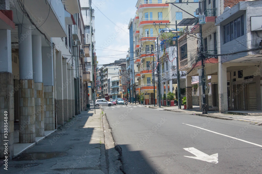 Ciudad de Guayaquil en Cuarentena, ciudad vacía, calles sin autos y sin gente, panemia. Quédate en Casa.