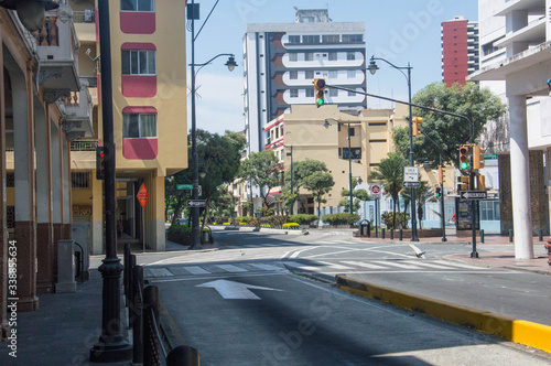 Ciudad de Guayaquil en Cuarentena, ciudad vacía, calles sin autos y sin gente, panemia. Quédate en Casa. photo
