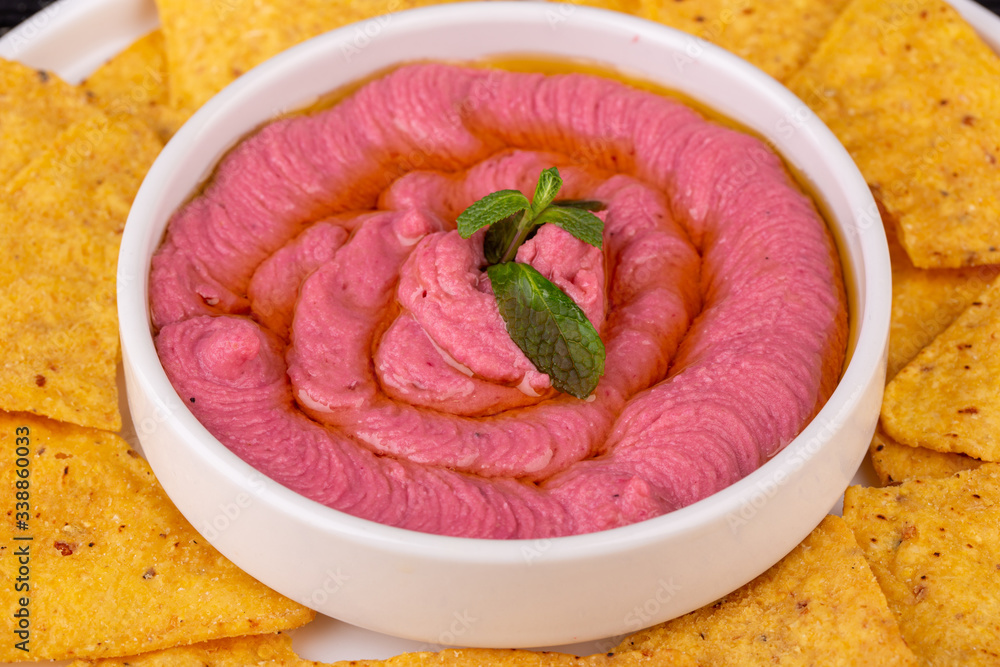 Humus beet, with seasonings, served with chips and mint Humus beet, with seasonings, served with chips and mint