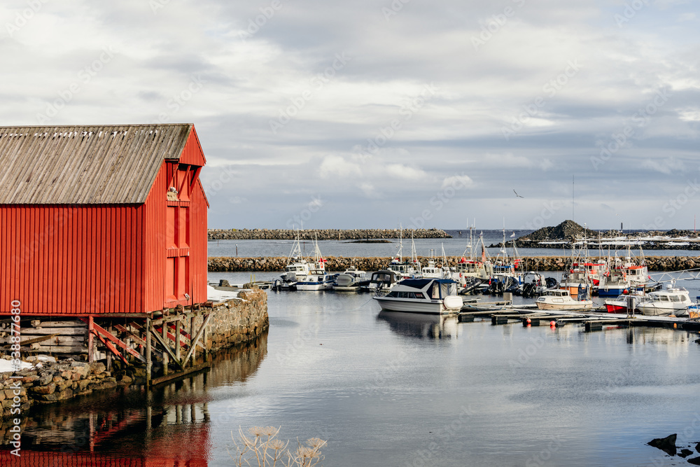Puerto en Islas Lofoten, Noruega Puerto en Islas Lofoten, Noruega