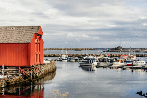 Puerto en Islas Lofoten, Noruega