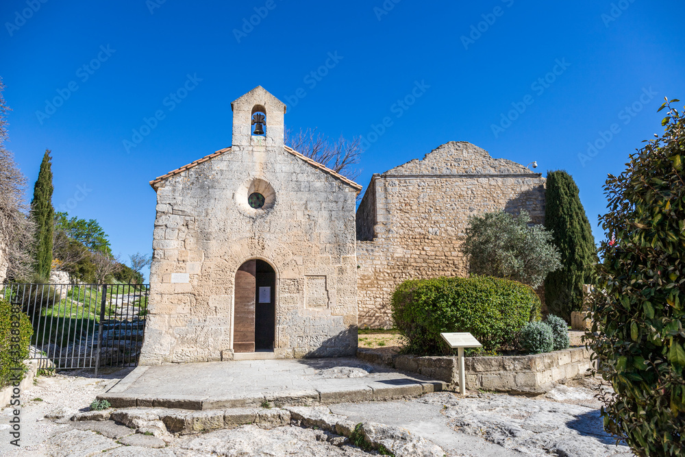 Les Baux de Provence, labellisé Les Plus Beaux Villages de France, la chapelle Saint-Blaise du XIIe siècle