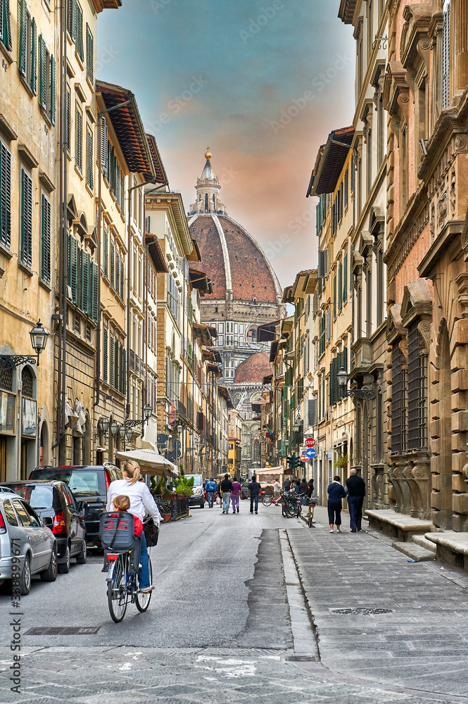 Street of Via dei Servi and the Duomo in the background, Firenze, Italy, Europe