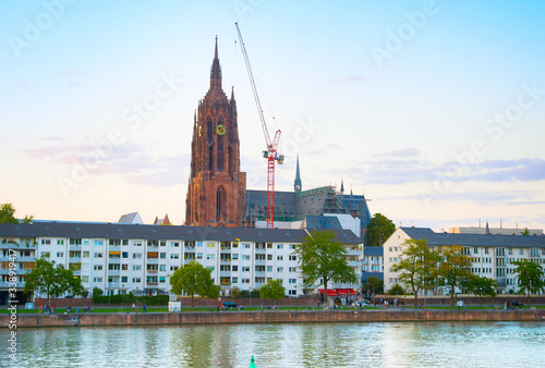 SKyline Frankfurt river con...