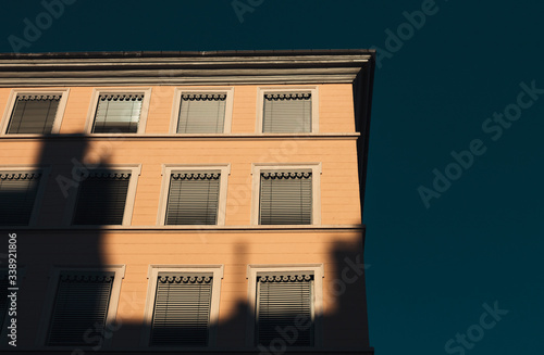 edificios luz y sombra juego de contraste 