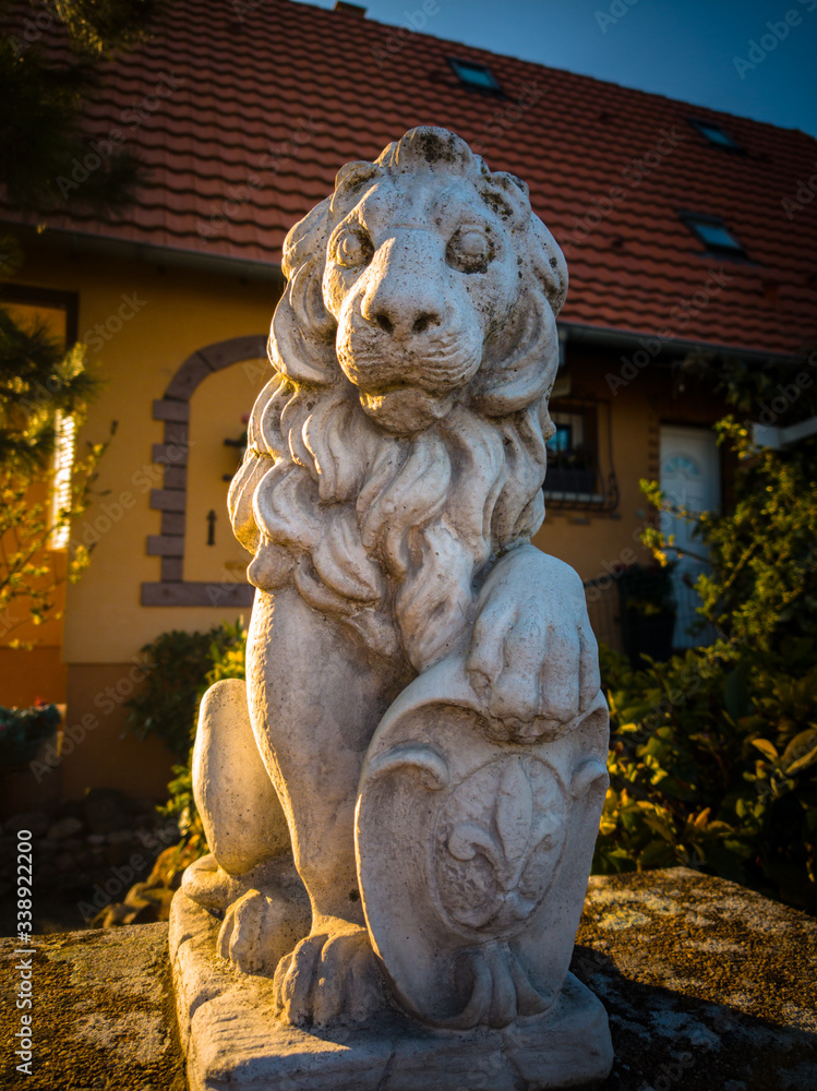 Statue de lion.