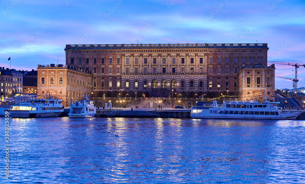 Αυτοκόλλητο Royal palace in Stockholm in the evening
