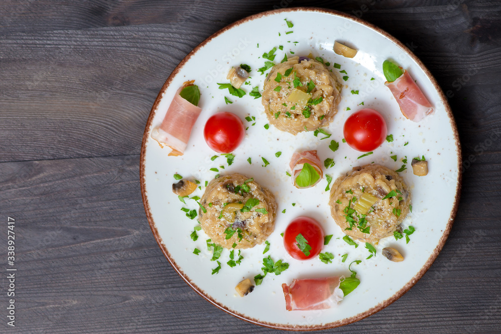 Rizotto cherry tomoatoes jamon basilico Rizotto cherry tomoatoes jamon basilico