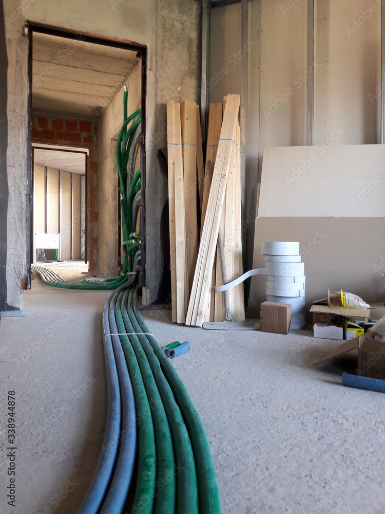 Lavori in corso nel cantiere edile - ripresa dopo il Coronavirus Lavori in corso nel cantiere edile - ripresa dopo il Coronavirus