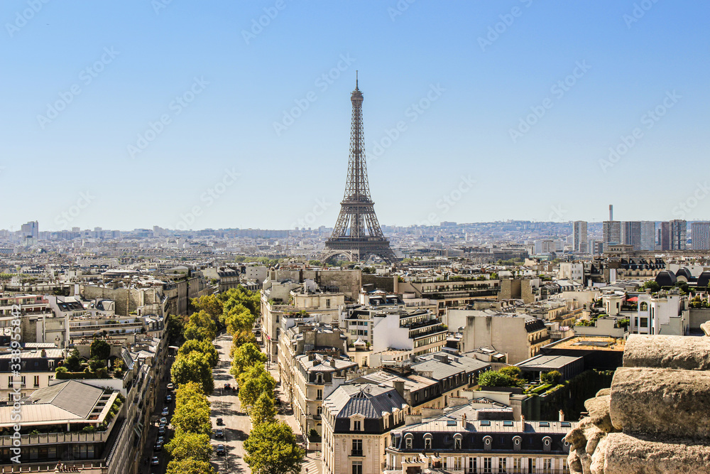 Fototapeta premium Eiffel Tower from the Arc de Triomphe