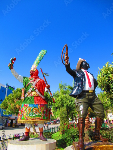 Esculturas de danzas típicas de Huancayo en la plaza de Chupaca photo