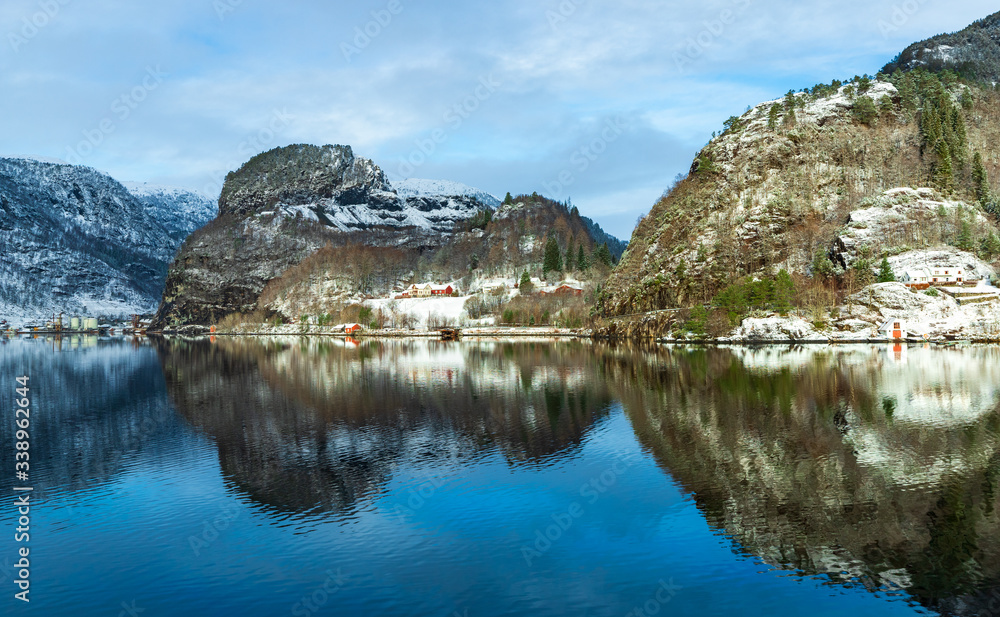 Fototapeta premium Winter reflection in osterfjord, Norway
