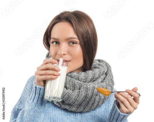 Young woman ill with flu dr...