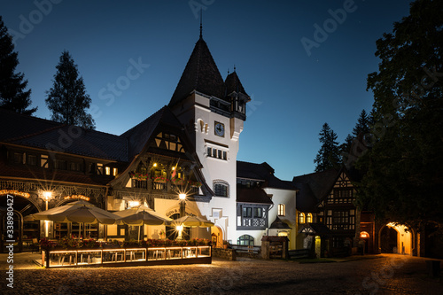 Foto SINAIA, ROMANIA - AUGUST 2019: Vila Economat and La Tunuri, a beautiful hotel, r