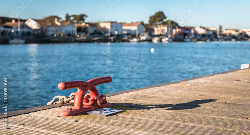 Obraz na płótnie Mooring hook and rope on a pontoon Cape Bay Agde w salonie