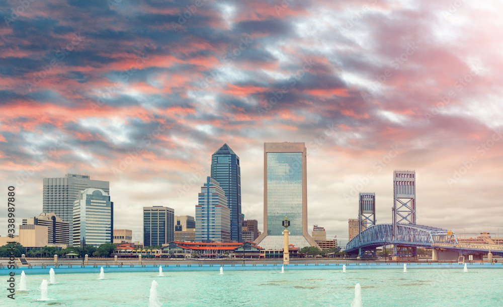 Fototapeta premium Jacksonville, Florida. Panoramic view of city downtown and brigde at dusk, USA