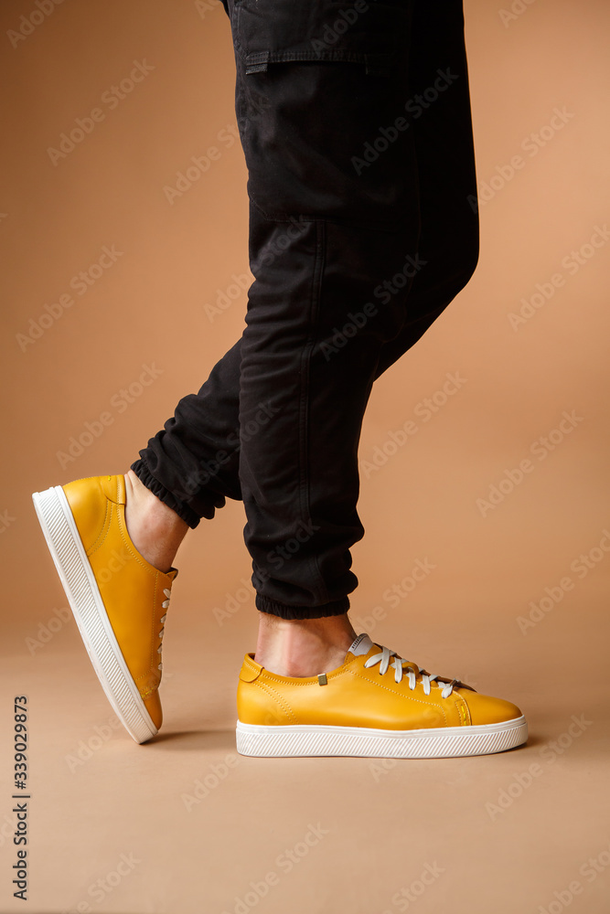 Casual men shoes yellow - obrazy, fototapety, plakaty 